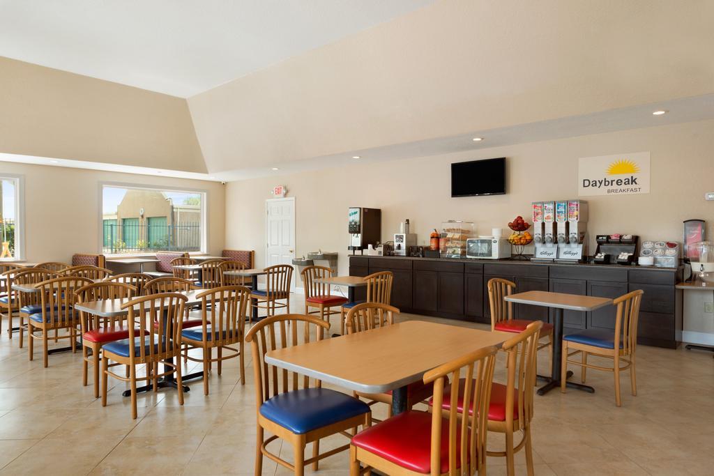 Days Inn Tampa North Of Busch Gardens Lutz Buitenkant foto