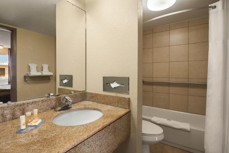 Days Inn Tampa North Of Busch Gardens Lutz Buitenkant foto